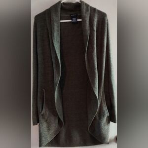 Max & Mia VERY soft olive green sweater cardigan with pockets